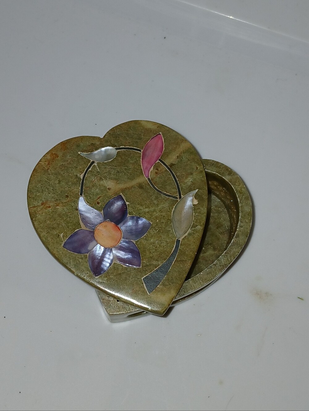 Vintage Marble Trinket Box With Lid Pearlescent Flower Inlay side cutout design